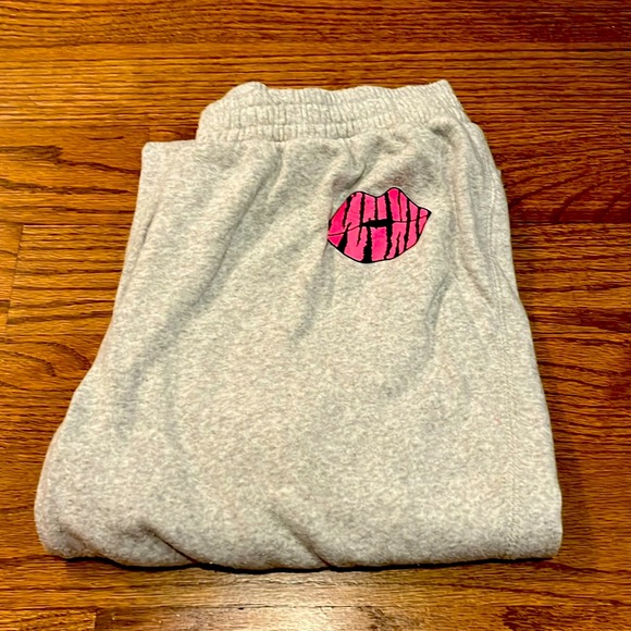 medium chaser lips sweatpants - Picture 1 of 4